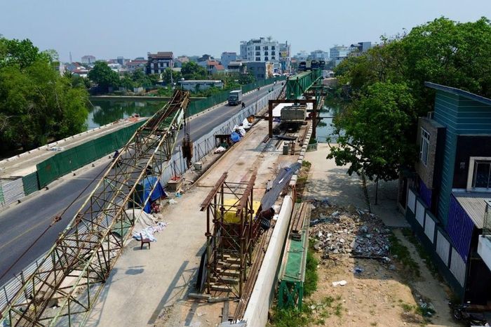 Ngổn ngang công trường cầu Vỹ Dạ sau khi dừng thi công - Chuyên trang Công an Đà Nẵng - Báo Công an Nhân dân