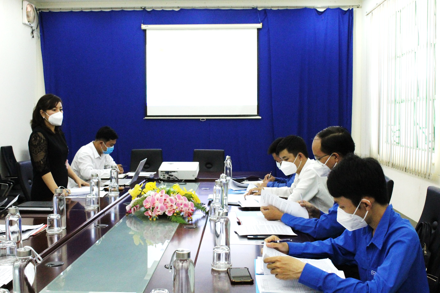 Đồng chí Nguyễn Thị Bảo Châu – Bí thư Đoàn trường phát biểu tại buổi làm việc