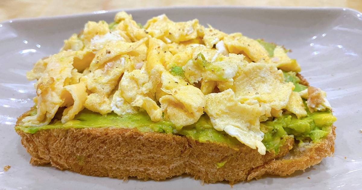 Eat clean: Bánh mì kẹp bơ, trứng gà