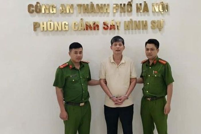 Khởi tố, bắt giam đối tượng đỗ ô tô chặn lối vào hầm chung cư - Đài Phát thanh và truyền hình Hà Nội