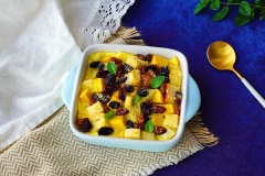 Bánh mì nướng trứng sữa là món bánh ngọt giàu dinh dưỡng, món bánh thích hợp cho bữa ăn sáng gia đình, đặc biệt là các bạn nhỏ sẽ rất thích thú với món bánh này. Hơn nữa bạn cũng chẳng mất nhiều thời gian trong khâu chế biến đâu.