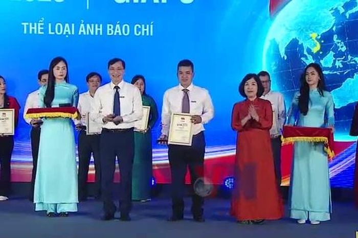 Giải thưởng báo chí TTXVN 2025: Vinh danh nỗ lực và dấn thân của các nhà báo - Báo VietnamPlus