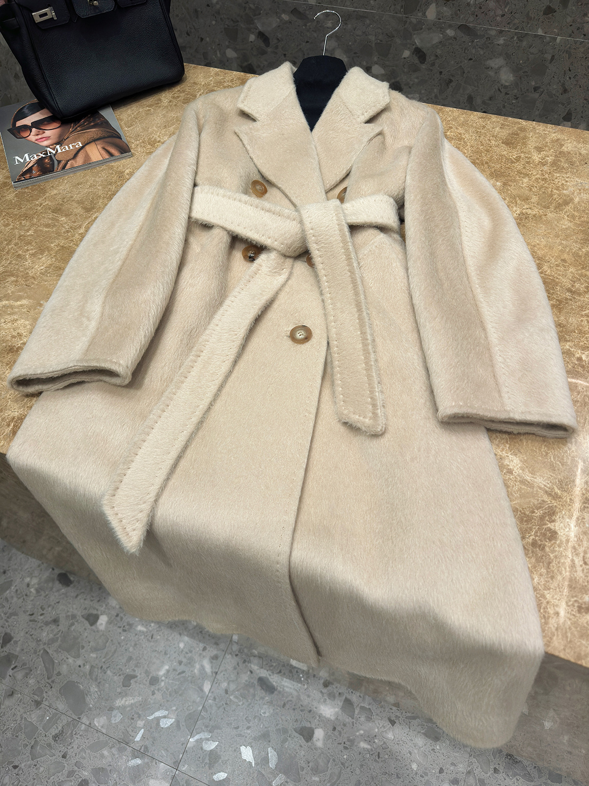 Long women's coat made of alpaca wool, handcrafted