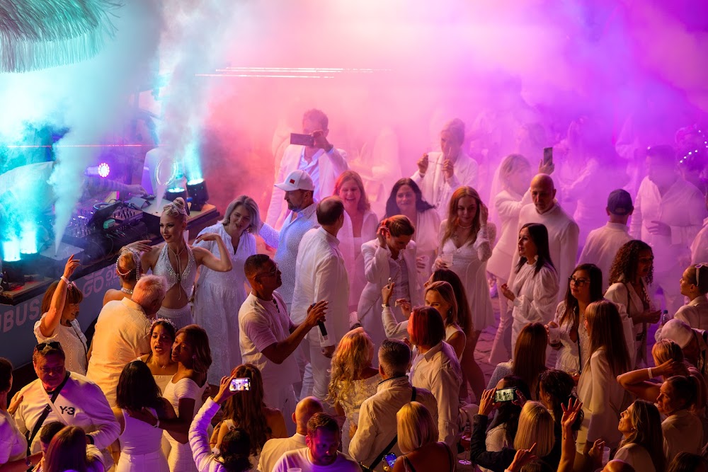 White Night Menge