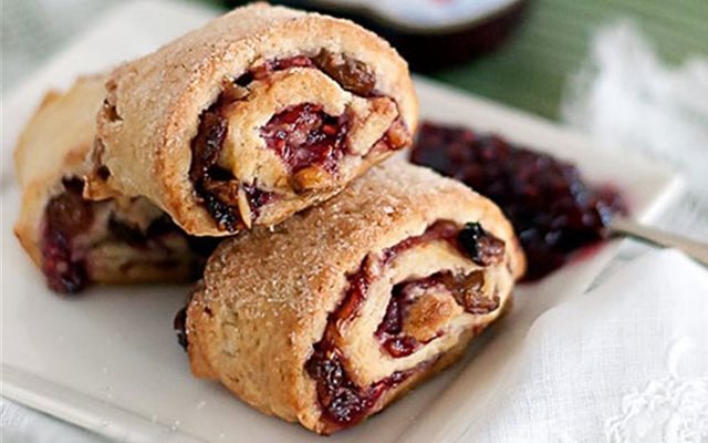 Bánh Cuộn Mứt Mâm Xôi Nướng