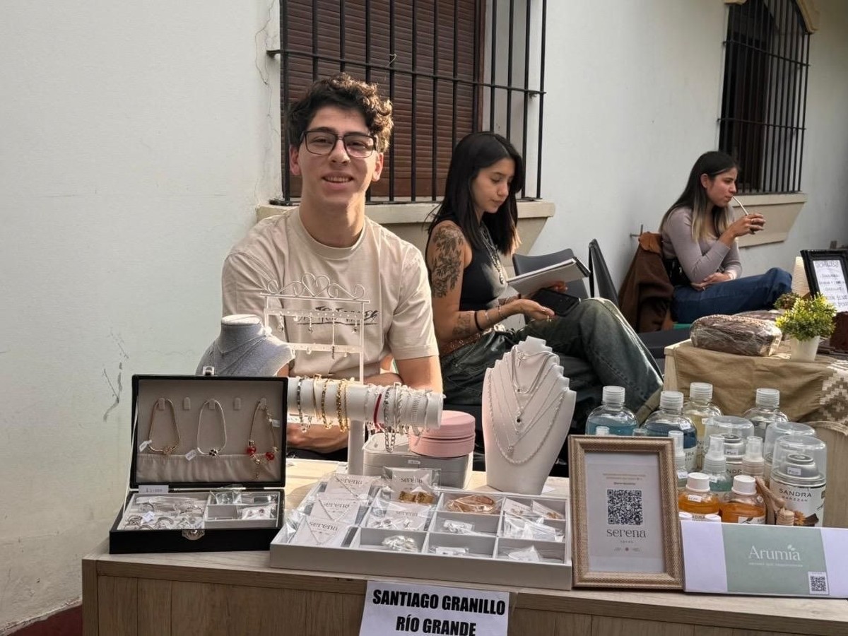 El municipio acompaña a jóvenes riograndenses que estudian en córdoba y la plata