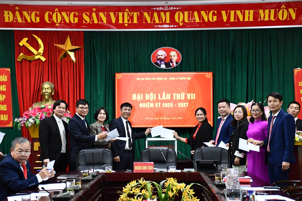Đại hội Chi bộ Công tác chính trị - Quản lý người học, Trường Đại học Tây Bắc