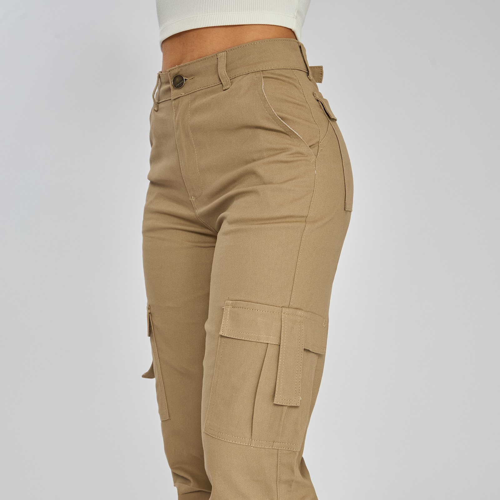 Pantalón cargo bota recta tiro alto en denim stretch, color blanco - Vista 6