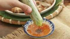Món cá diêu hồng hấp miến như thế là đã hoàn thành rồi, bạn hãy ăn khi cá còn nóng để thưởng thức trọn vẹn hương vị nhé! Món này có thể ăn cùng cơm nóng hoặc cuốn bánh tráng, chấm với nước mắm chua ngọt. Bạn hãy thử xem nhé!