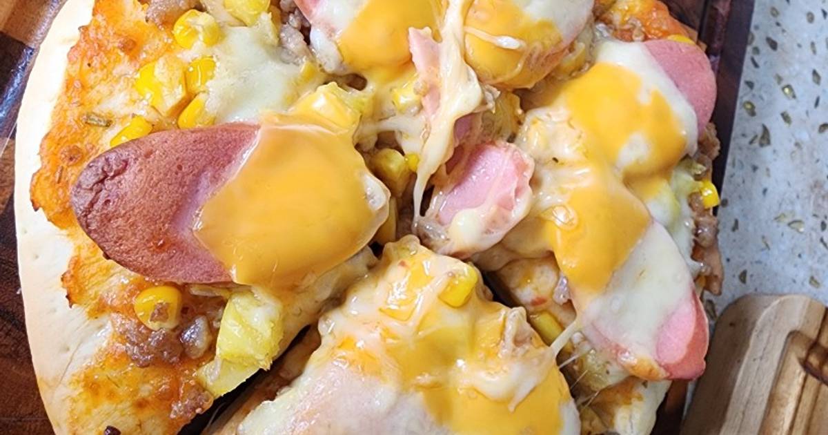 Pizza thịt băm xúc xích ngô ngọt