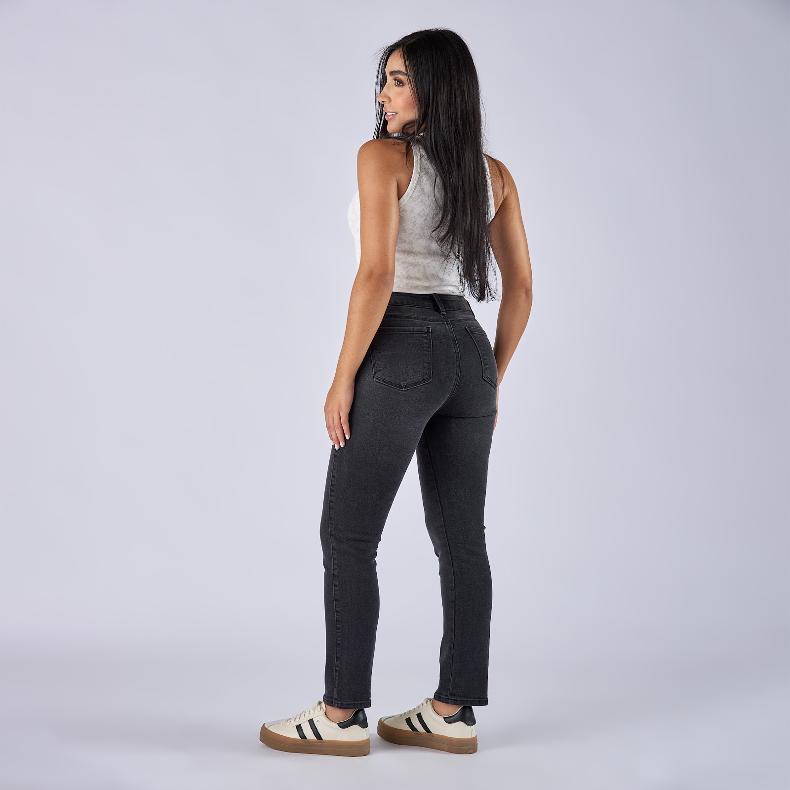 Jean straight boot licrado tiro medio en denim color gris humo - Vista 3