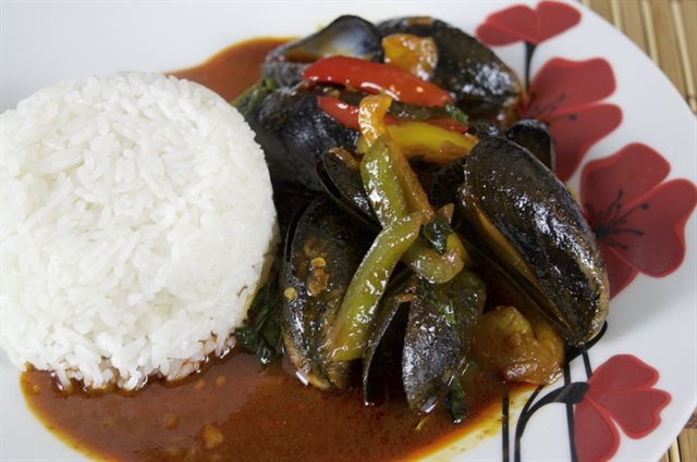 Chem Chép Sốt Tom Yum