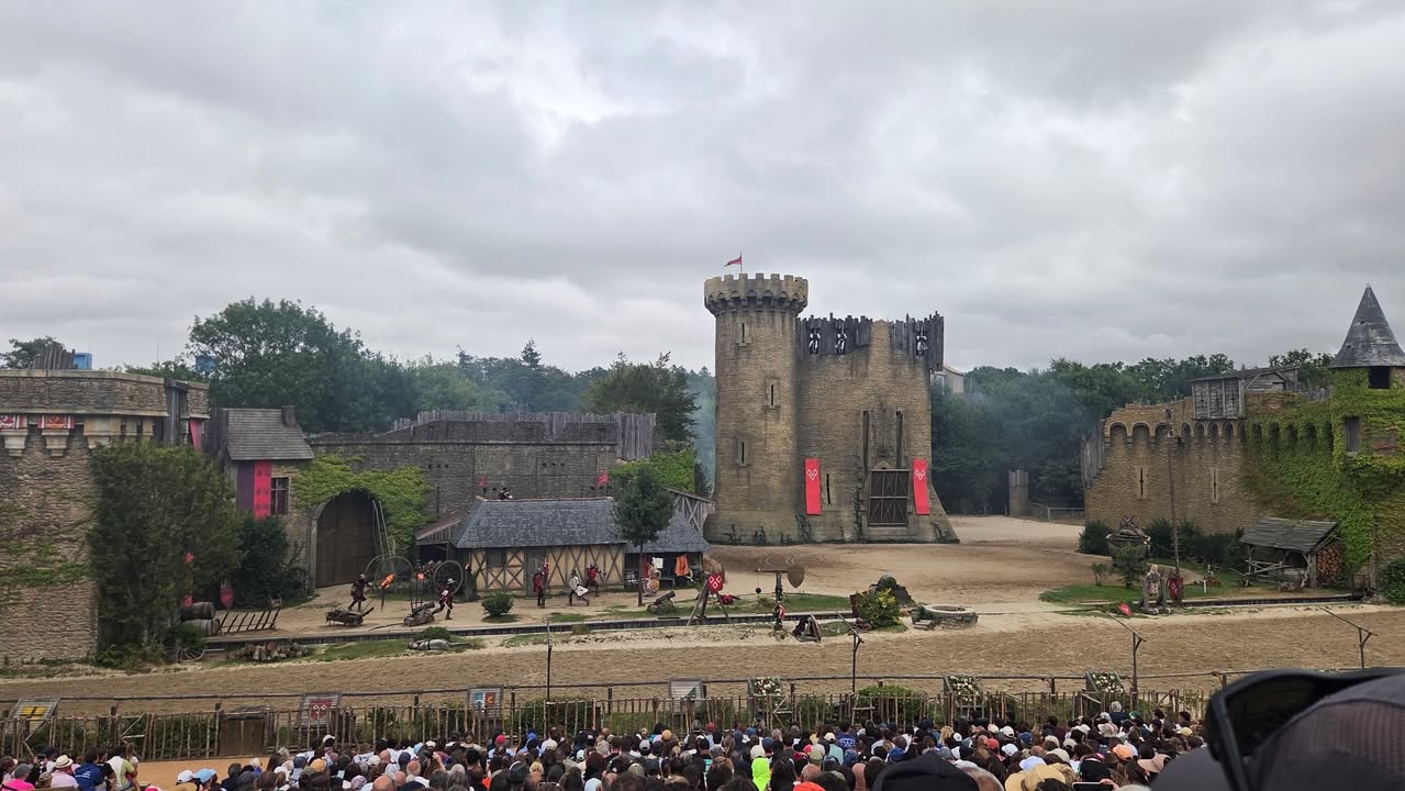 Khám phá Puy du Fou: 5 kinh nghiệm du lịch Pháp cực chất cho người mới