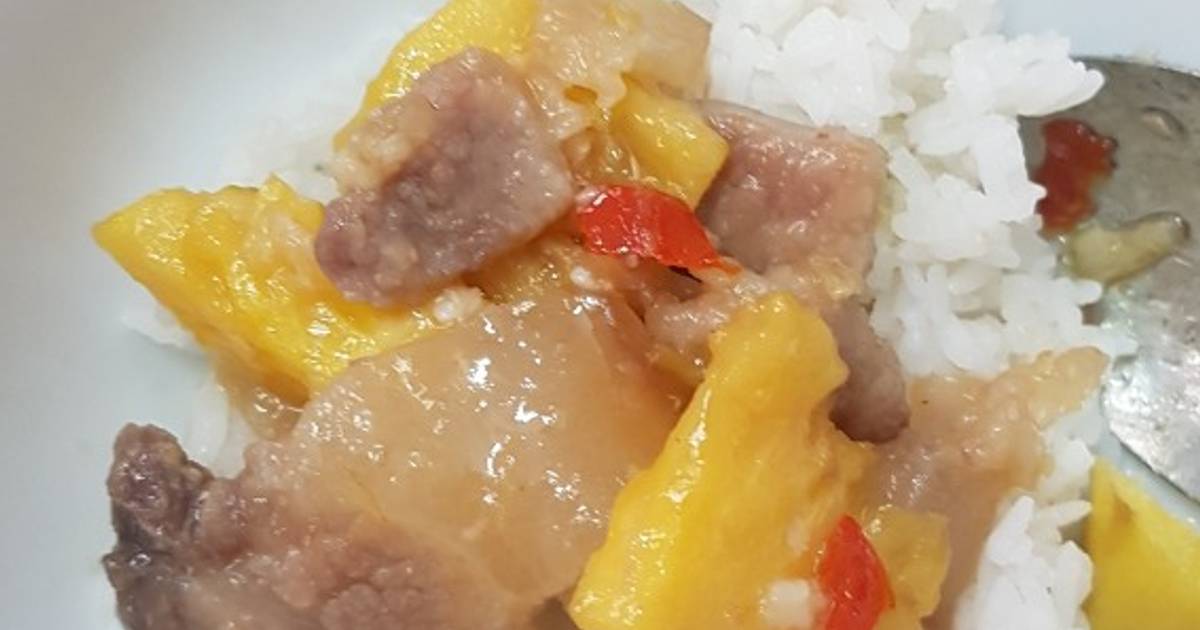 Thịt heo (ba chỉ hoặc đùi có mỡ 1 xíu) kho thơm / dứa