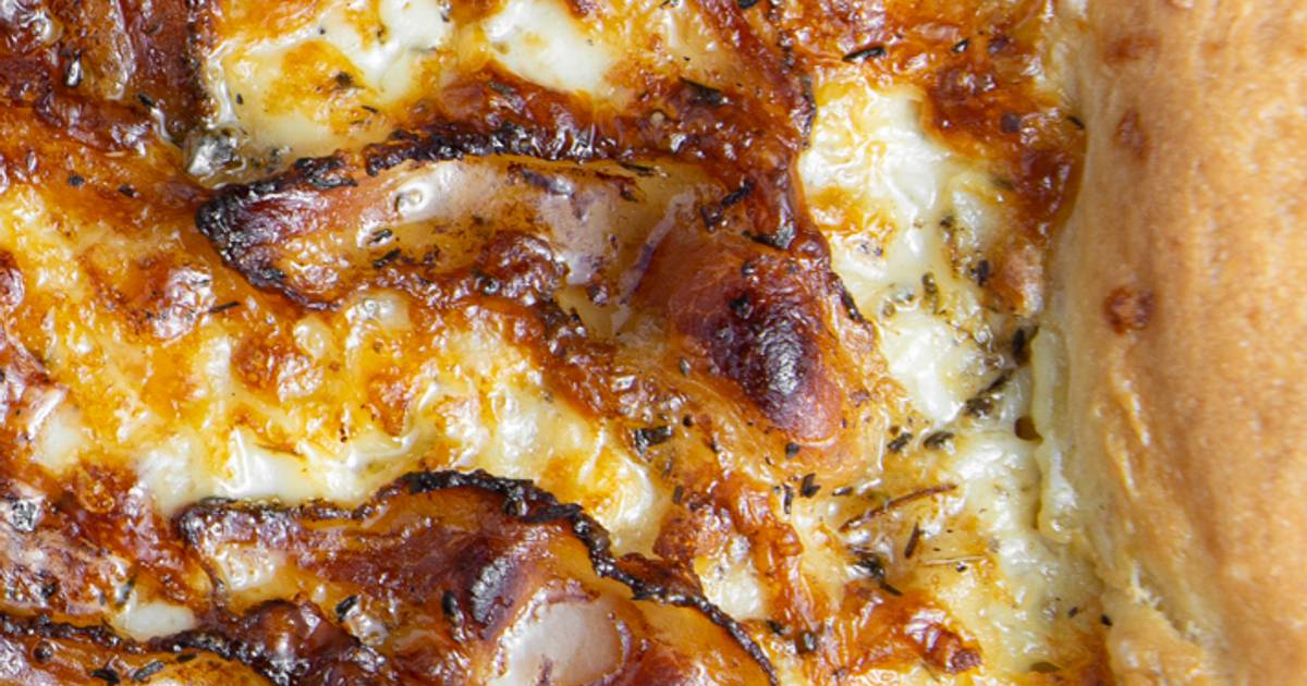 Pizza Heo Muối và Kem Chua - Guanciale & Sour Cream Pizza