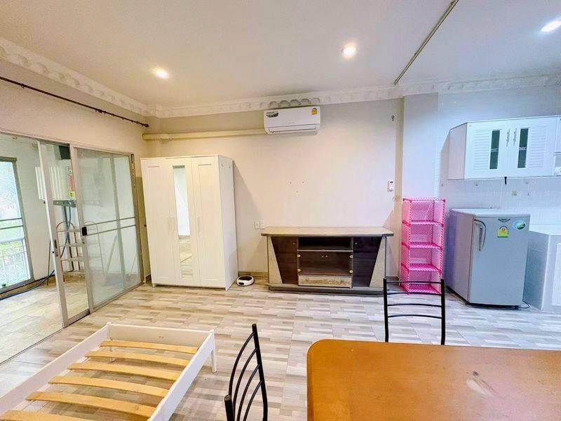 Baan Suan Lalana/SC/F3 LARGE STUDIO · 1 BATH · 40 SQ M · 1 BALCONY 3