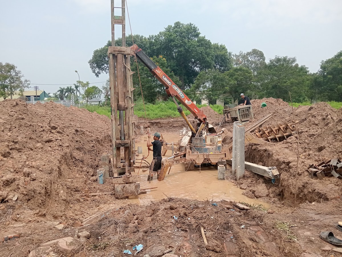 Khoan cọc nhồi gia cố móng cho nhà ở tại Đông Anh trên nền đất yếu