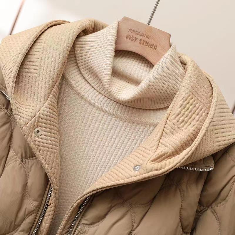 Kurze Damen-Winterjacke mit Kapuze und Lagen-Optik