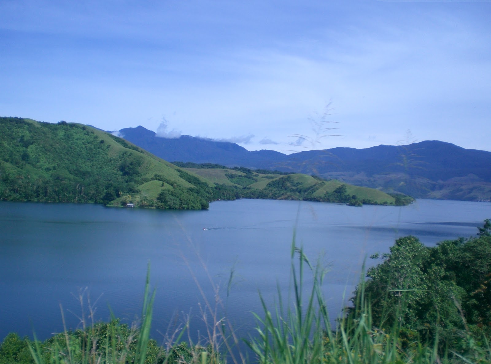 Danau Sentani: Danau Terluas di Papua dengan Keanekaragaman Budaya dan Hayati