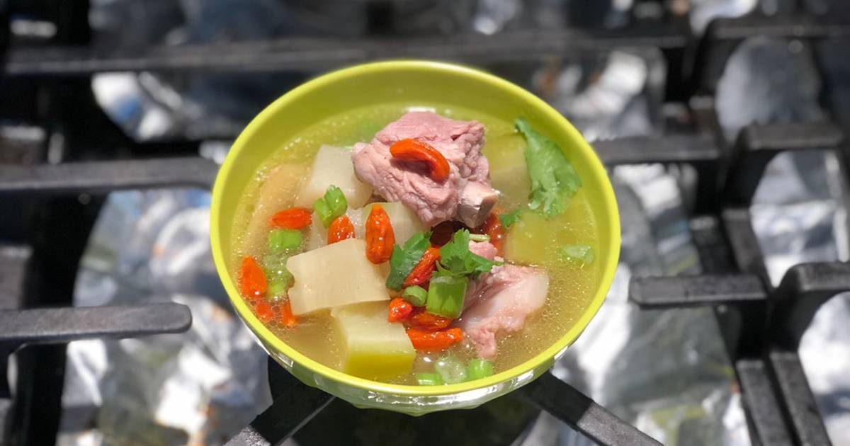 Sườn non hầm củ cải trắng và kỷ tử