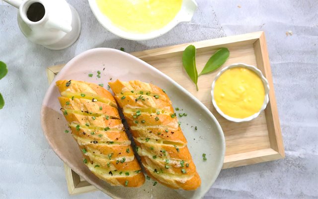 Bánh Mì Nướng Phô Mai Sốt Trứng Muối