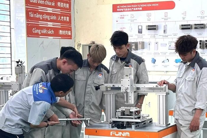 Hà Nội đề xuất hỗ trợ 100% học phí cho ngành nghề trọng điểm 2026-2031 - Báo Tri thức &amp; Cuộc sống