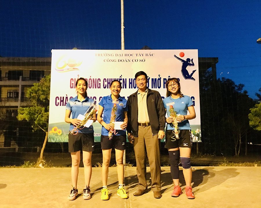 Sôi nổi Giải bóng chuyền hơi nữ mở rộng chào mừng kỷ niệm 60 năm  ngày thành lập Trường Đại học Tây Bắc (1960-2020)