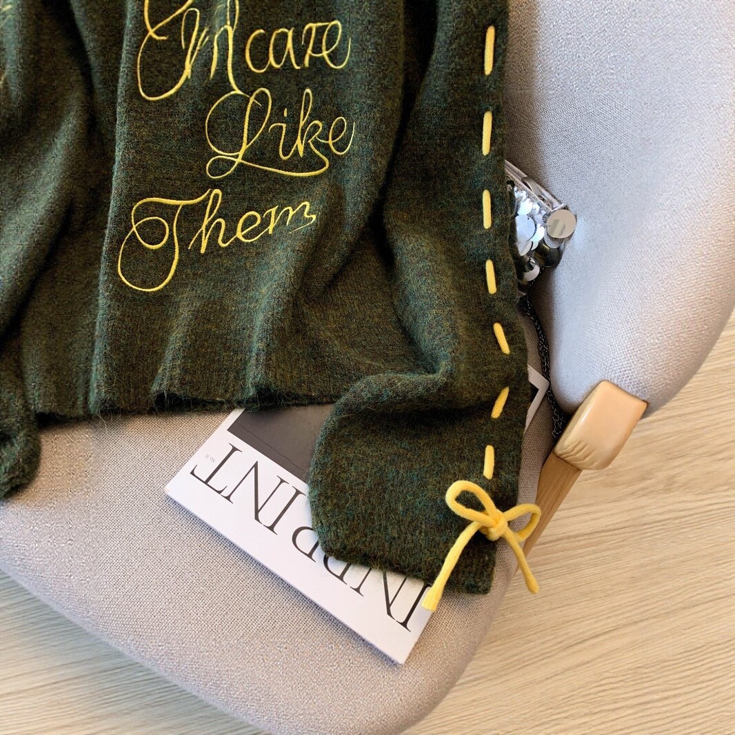 Vintage knitted sweater with embroidery for women