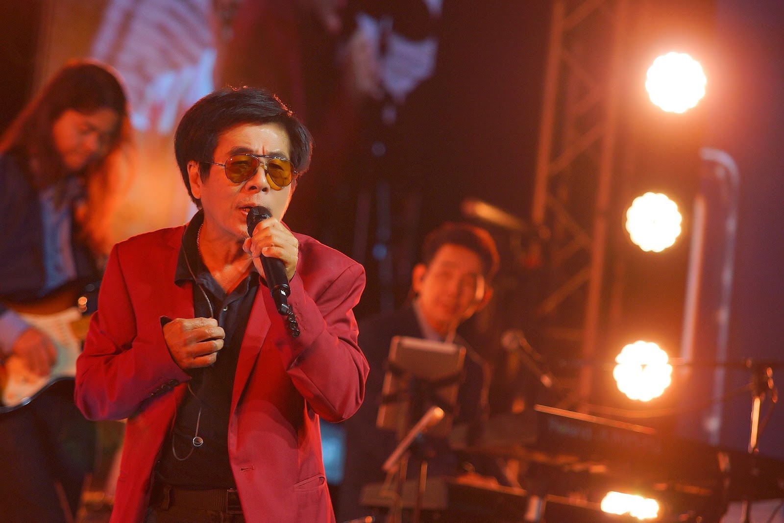 โลกมายายังงดงาม! “ชาตรี อิน คอนเสิร์ต โลกมายา” ปิดประวัติศาสตร์ความประทับใจหน้าใหม่ รวมตัว 5 สมาชิกในตำนาน จัดเต็มร่วม 5 ชั่วโมงแห่งความสุข   กับ 50 เพลงฮิตกระหึ่มไอส์แลนด์ฮอลล์ ภาพที่ 9