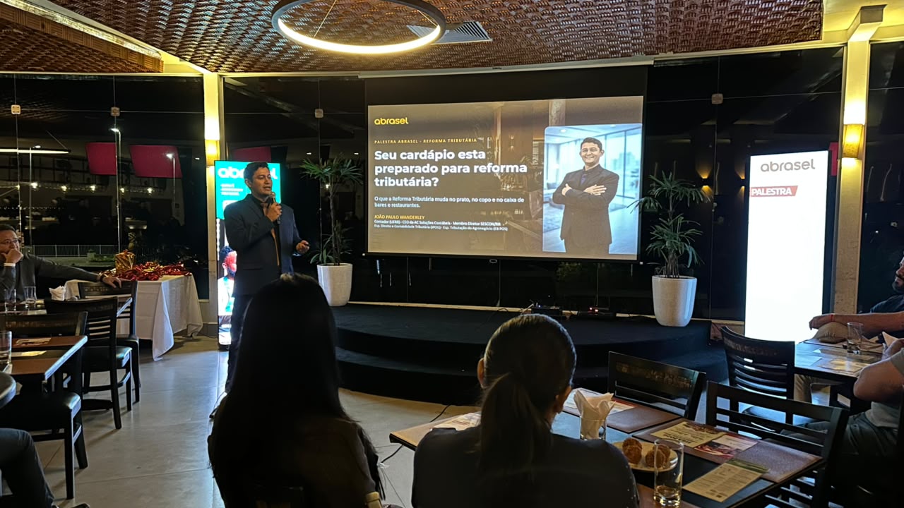 Palestra técnica sobre gestão de preços e impostos para donos de restaurantes em Roraima promovida pela Abrasel.