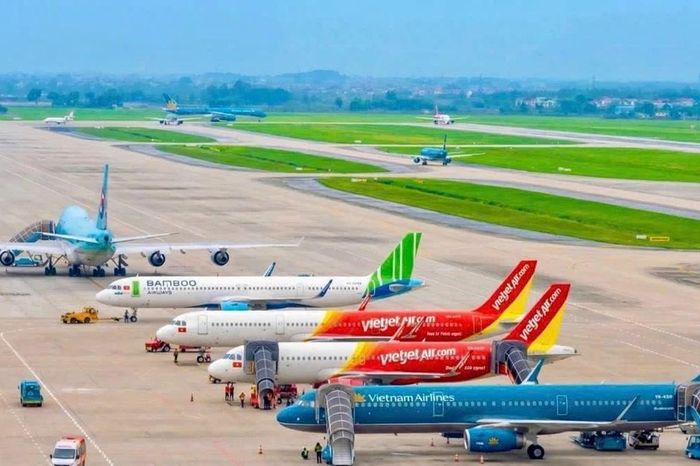 Vé máy bay, tàu hỏa dịp 30/4 chạm trần giá, nhiều chặng kín chỗ - Báo Tri thức &amp; Cuộc sống