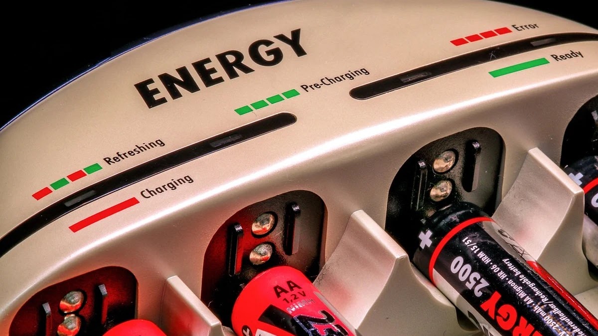 전자기기 배터리 종류별 화학적 구조와 수명 차이