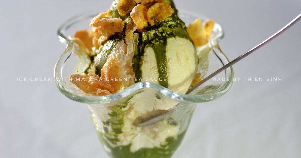 Ice cream with Matcha green tea sauce