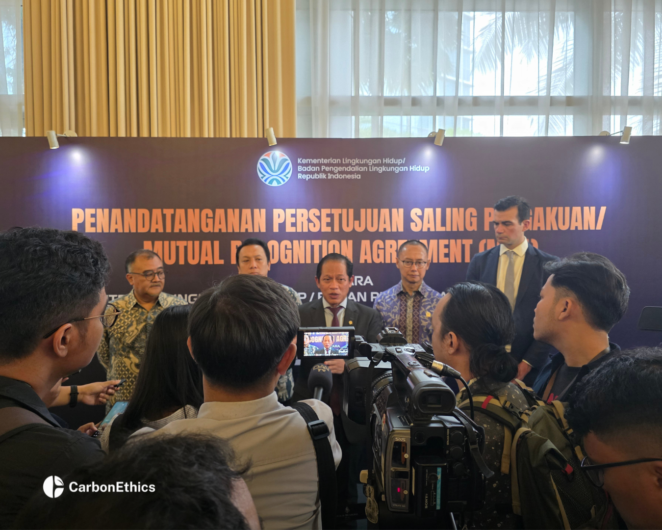 Indonesia's Minister of Environment, Hanif Faisol Nurofiq, in the ceremony for MRA signing between Indonesia and Gold Standard Foundation.