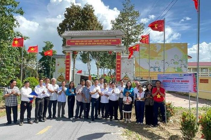 CLIP: Cần Thơ có thêm một 'Đường cờ Tổ quốc', lan tỏa niềm tự hào dân tộc - Báo Người Lao Động