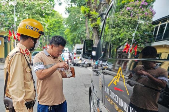 Rà soát xử phạt nặng với các trường hợp hết điểm, bị tước giấy phép vẫn lái xe - Báo Sức Khỏe &amp; Đời Sống