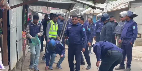 জাজিরায় আবার রণক্ষেত্র বুধাইরহাট: শতাধিক ককটেল বিস্ফোরণে ছিন্নবিচ্ছিন্ন যুবকের হাত, জনপদে চরম আতঙ্ক