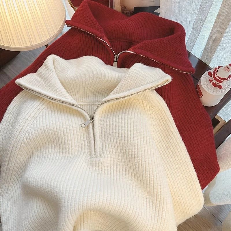 Loose knitted sweater with zipper and lapel collar