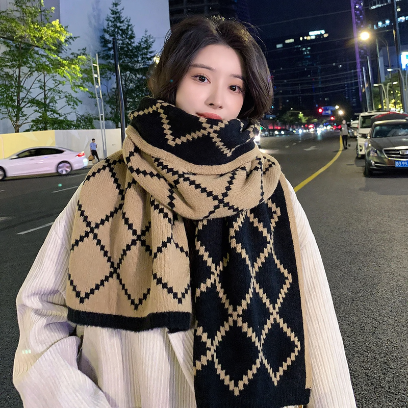 Double-sided scarf with diamond pattern, 150x20 cm