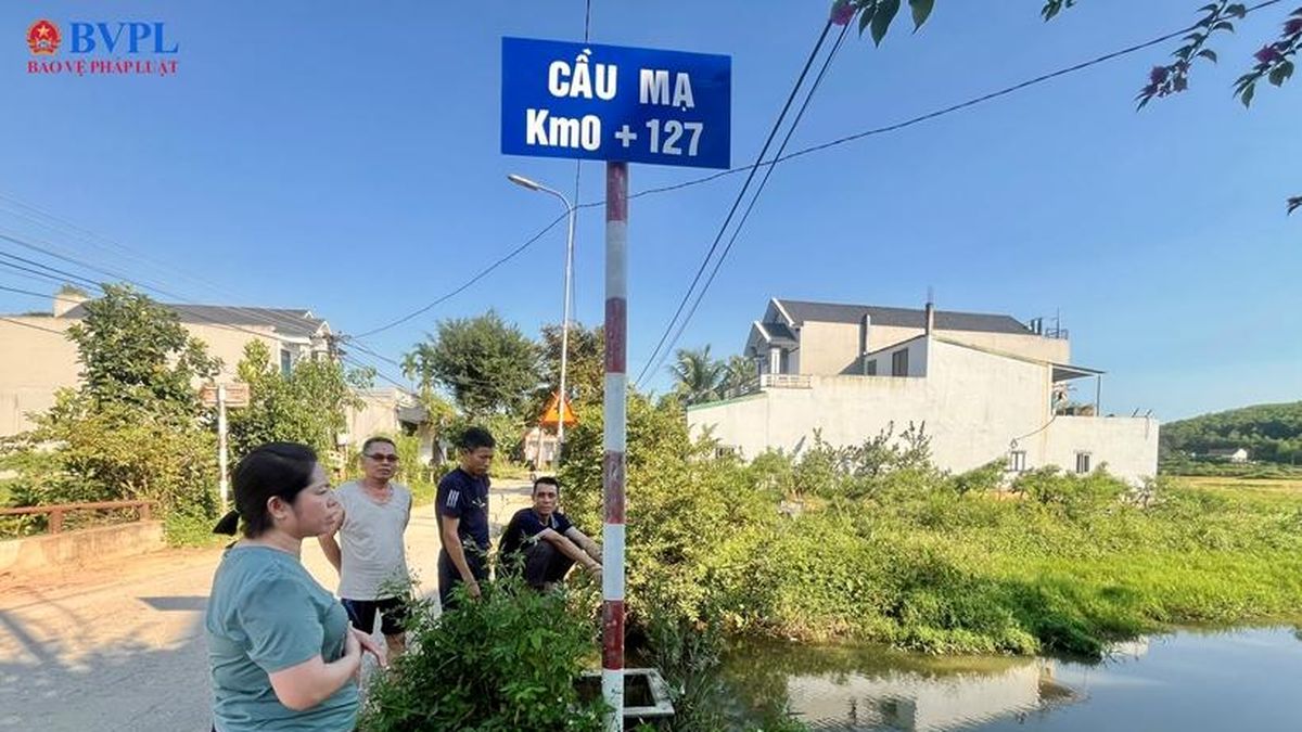 Nhiều hộ dân phải đi mua nước đóng chai vì lo sợ nước giếng ô nhiễm - Báo Bảo Vệ Pháp Luật