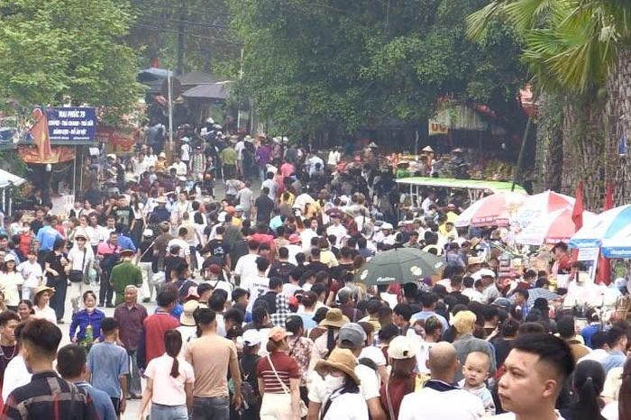 Rộn ràng bước chân hành hương Lễ hội Đền Hùng 2026 - Báo Văn hóa
