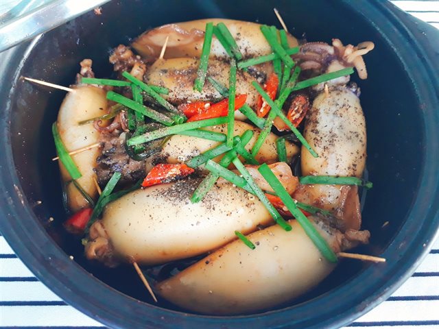 Mực Dồn Thịt Kho Tộ