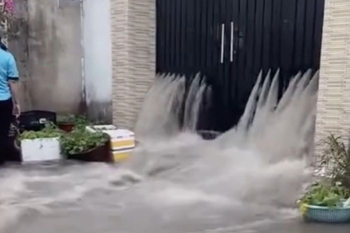 Nước cống phun từ dưới nền, 'húc toang' cửa nhà dân ở Đồng Nai - Tạp chí Tri thức