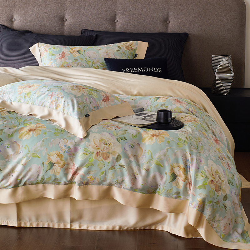 Lyocell bedding set with floral pattern