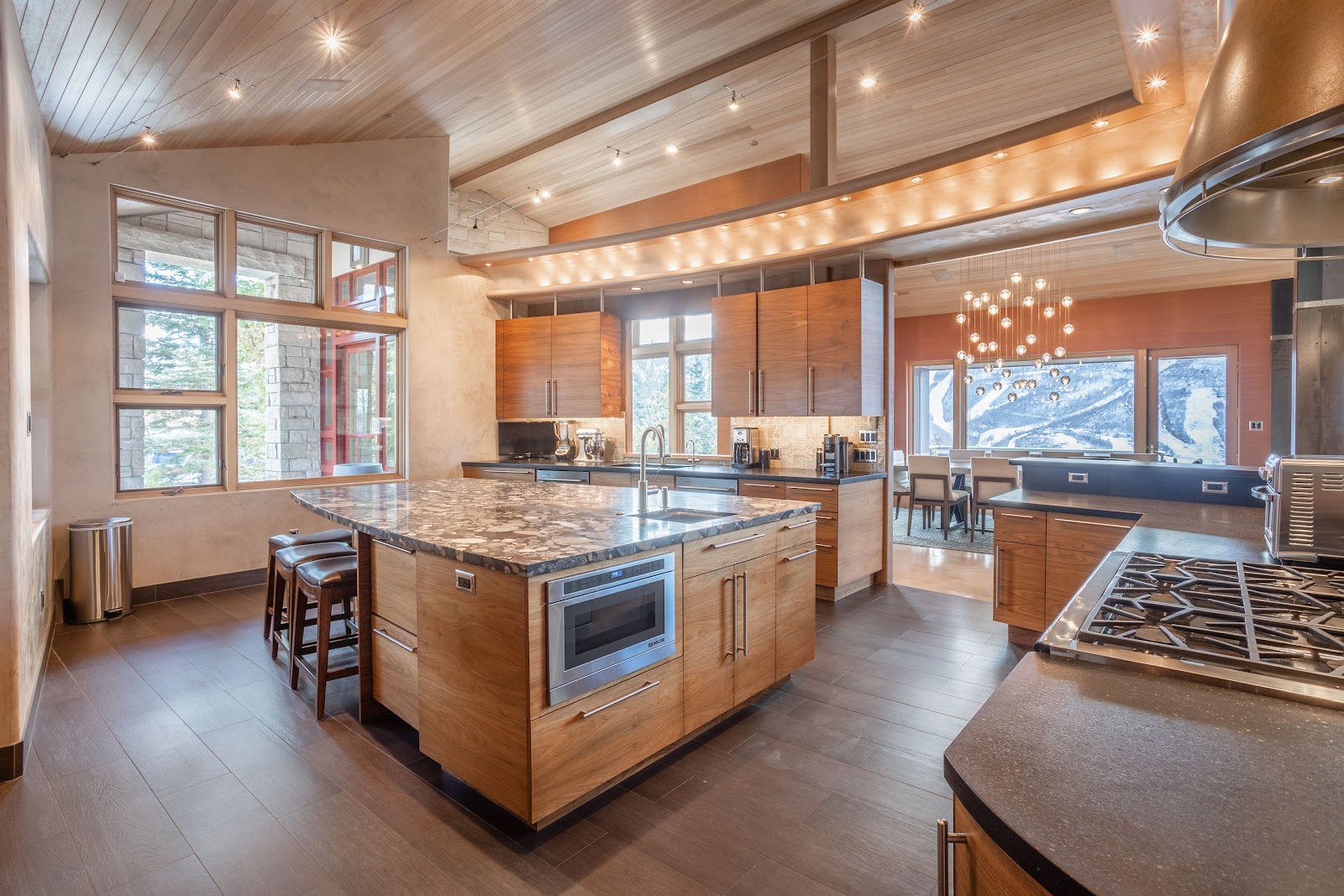 Park City, Utah, USA — 5-Bed Apartment With Mountain Views 3
