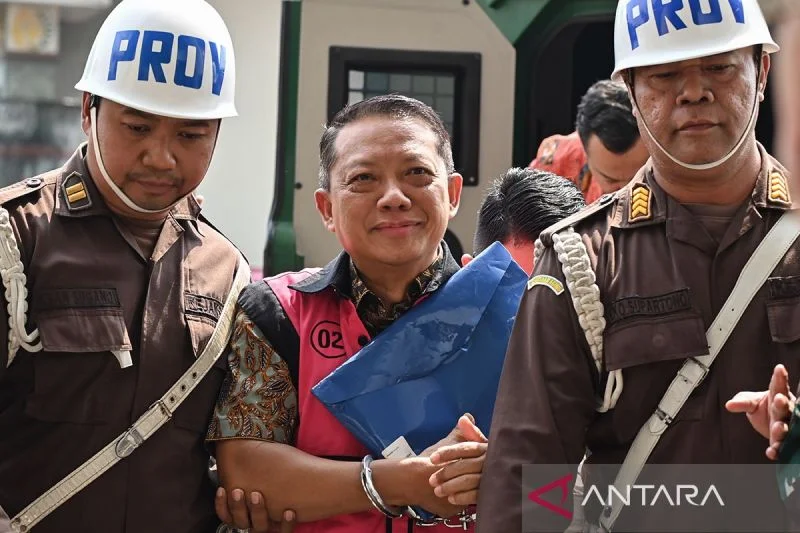 Tim forensik Polda Metro Jaya melakukan persiapan ekshumasi jenazah untuk kepentingan penyidikan.