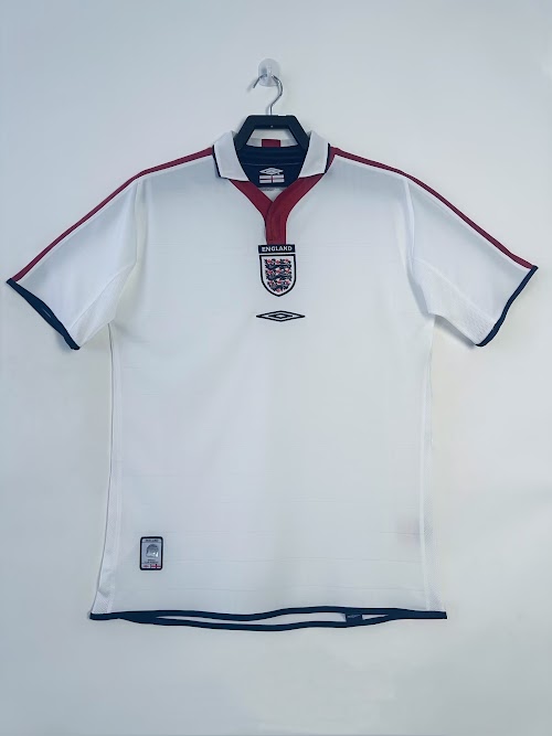 Equipación local de Inglaterra de 2004.jpeg