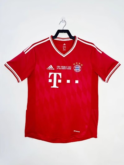 Retro 2013-14 Bayern Munich Champions League Local @lumorasports.jpeg