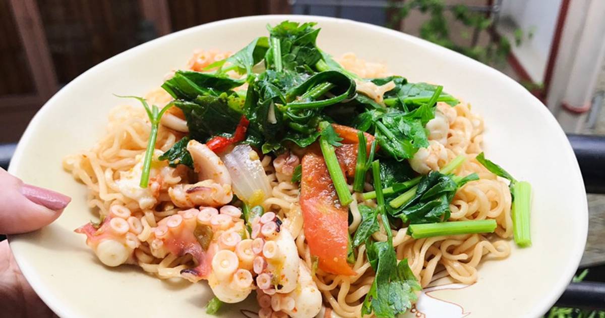 Gỏi mì gói Thái Lan