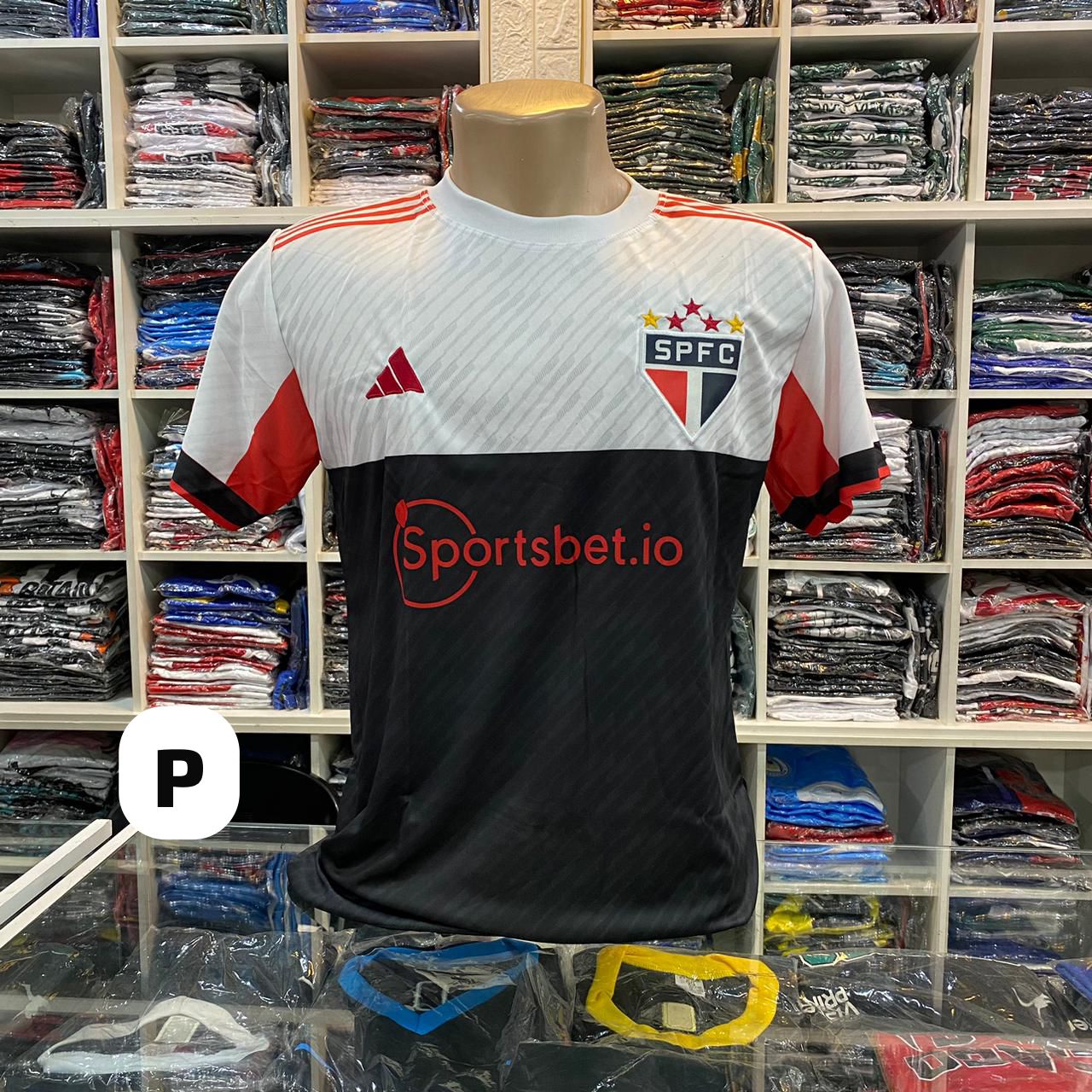 Camisa SPFC 2ª Linha preta e branca com patrocinador Sportsbet.io (P) – Atacado no Brás